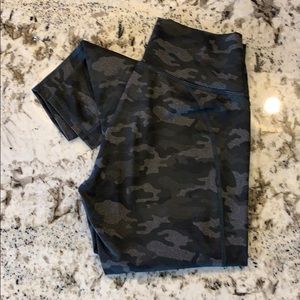 Fabletics Camo Leggings “power hold” 7/8